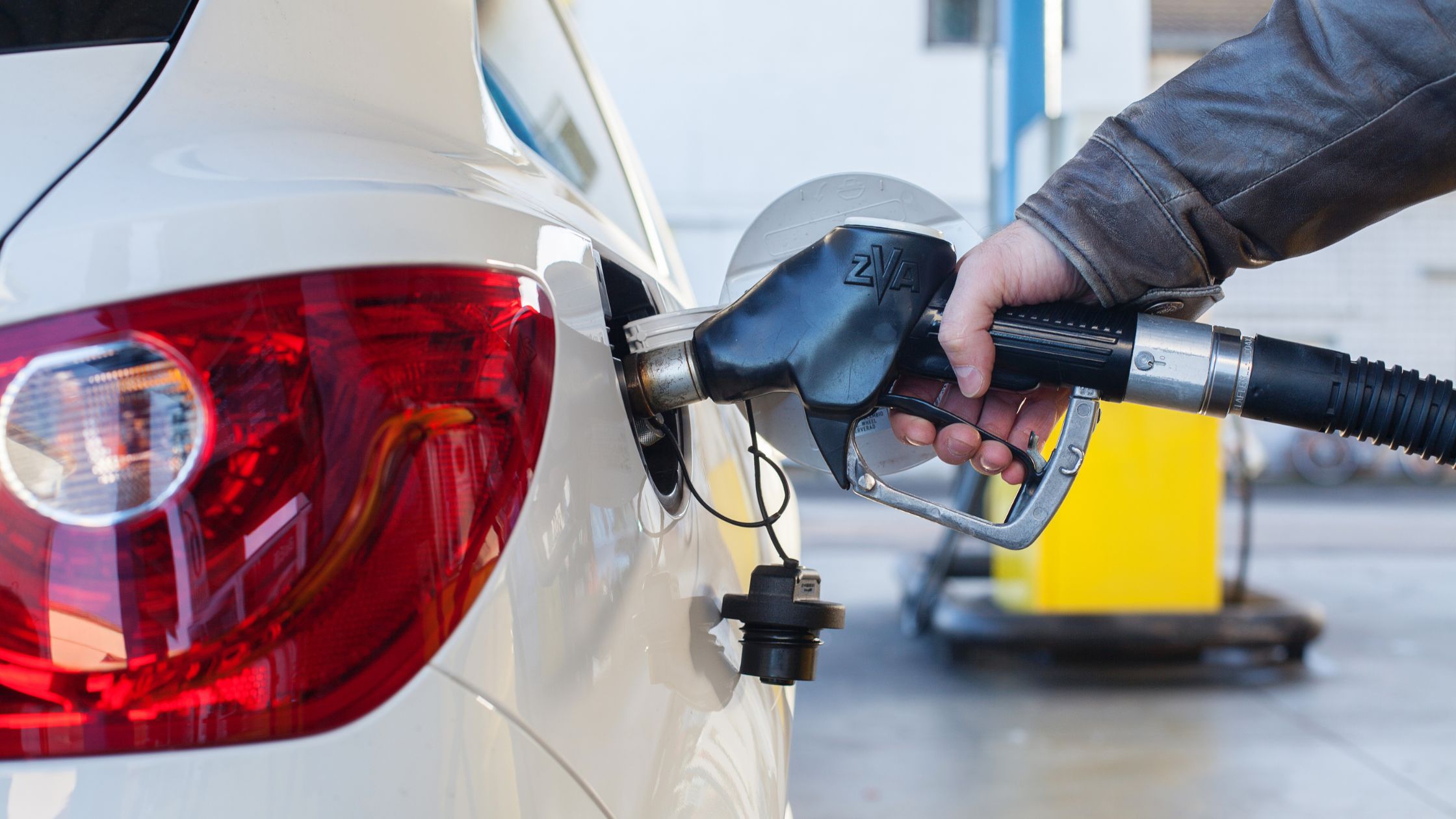 6 Ways to Pay Less at the Pump